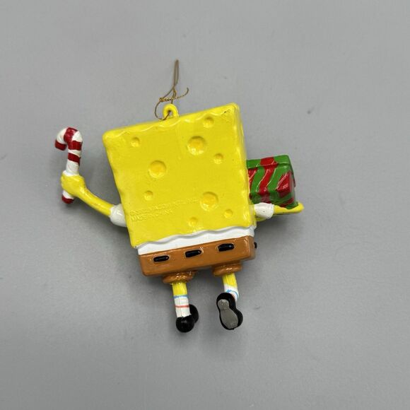 2002 SpongeBob Squarepants Christmas Ornament Viacom Holding Candy Cane and Gift - Picture 5 of 8